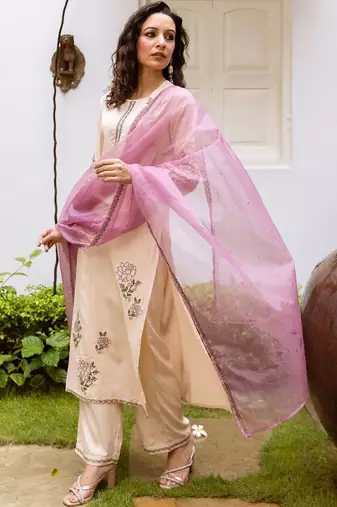Women Floral Embroidered Regular Thread Work Kurta with Palazzos & With Dupatta