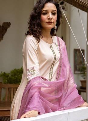Women Floral Embroidered Regular Thread Work Kurta with Palazzos & With Dupatta 2
