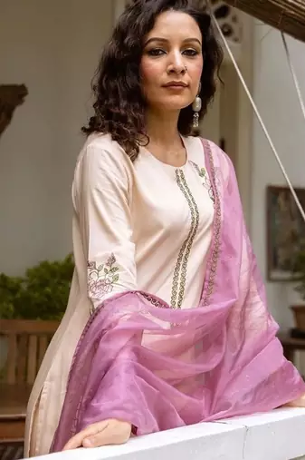Women Floral Embroidered Regular Thread Work Kurta with Palazzos & With Dupatta