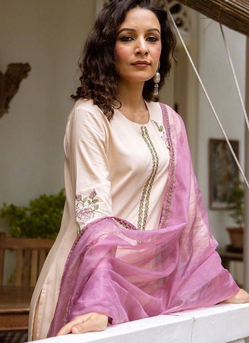 Women Floral Embroidered Regular Thread Work Kurta with Palazzos & With Dupatta