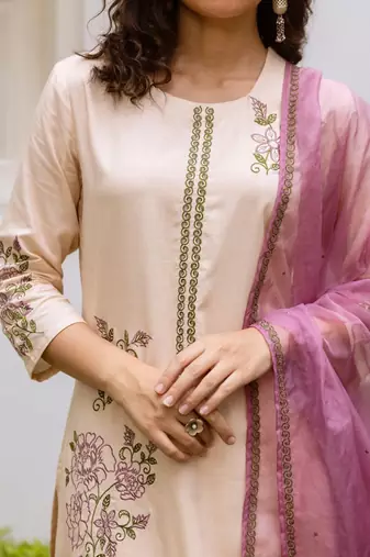 Women Floral Embroidered Regular Thread Work Kurta with Palazzos & With Dupatta