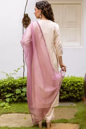 Women Floral Embroidered Regular Thread Work Kurta with Palazzos & With Dupatta