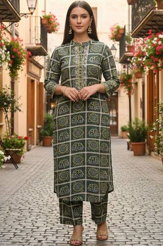 Women Ethnic Motifs Printed Regular Pure Cotton Kurta with Trousers