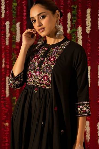 Women Ethnic Motifs Embroidered Regular Thread Work Pure Cotton Kurta with Trousers & With Dupatta
