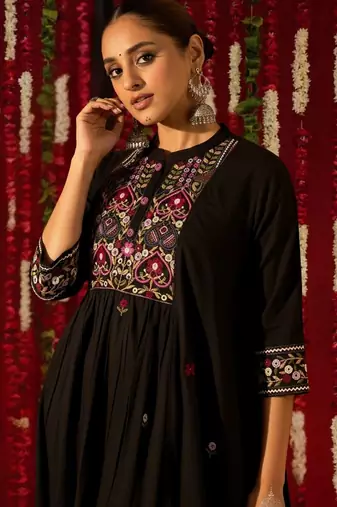 Women Ethnic Motifs Embroidered Regular Thread Work Pure Cotton Kurta with Trousers & With Dupatta