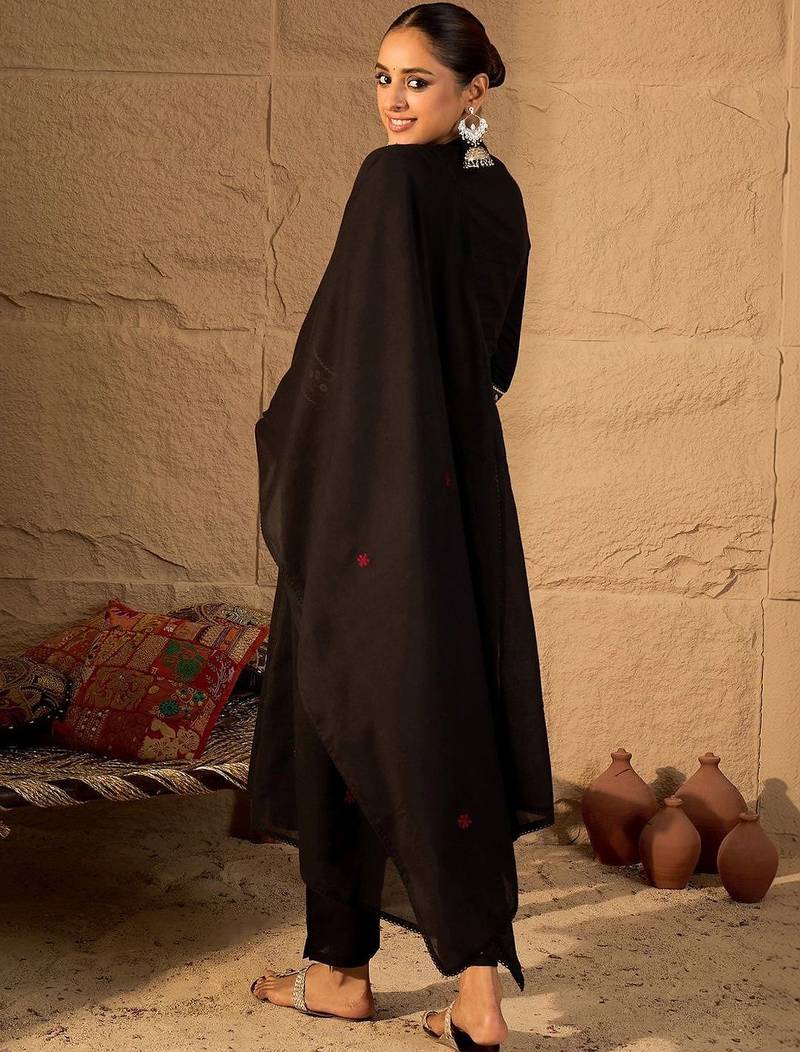 Women Ethnic Motifs Embroidered Regular Thread Work Pure Cotton Kurta with Trousers & With Dupatta