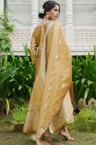 Women Ethnic Motifs Regular Kurta with Trousers & With Dupatta