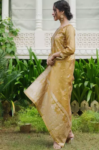 Women Ethnic Motifs Regular Kurta with Trousers & With Dupatta