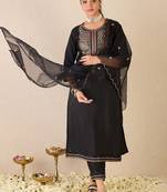 Women Ethnic Motifs Embroidered Regular Thread Work Pure Cotton Kurta with Trousers & With Dupatta