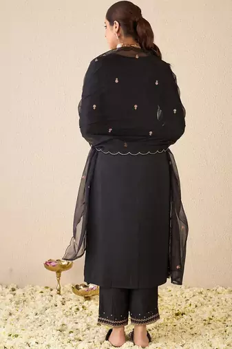 Women Ethnic Motifs Embroidered Regular Thread Work Pure Cotton Kurta with Trousers & With Dupatta