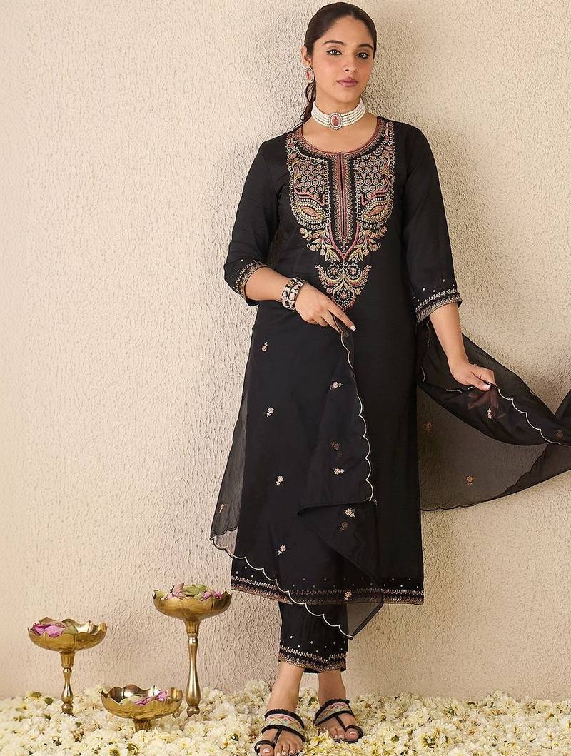 Women Ethnic Motifs Embroidered Regular Thread Work Pure Cotton Kurta with Trousers & With Dupatta