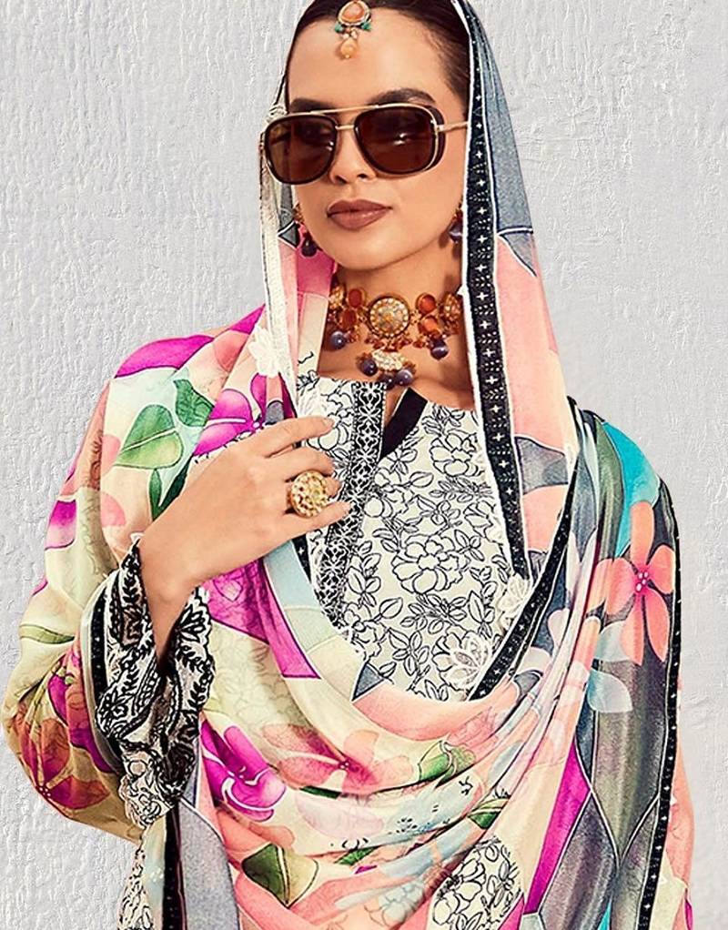 Women Floral Printed Regular Kurta with Trousers & With Dupatta