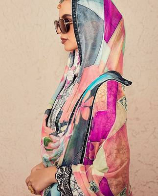 Women Floral Printed Regular Kurta with Trousers & With Dupatta 2