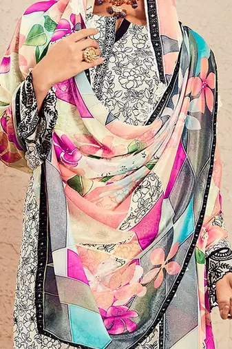 Women Floral Printed Regular Kurta with Trousers & With Dupatta
