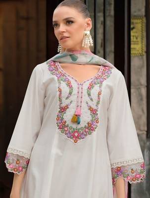 Women Floral Embroidered Regular Thread Work Kurta with Trousers & With Dupatta 1