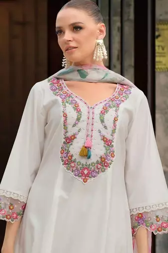 Women Floral Embroidered Regular Thread Work Kurta with Trousers & With Dupatta