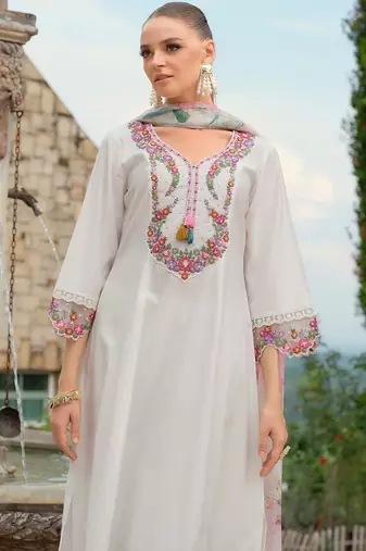 Women Floral Embroidered Regular Thread Work Kurta with Trousers & With Dupatta