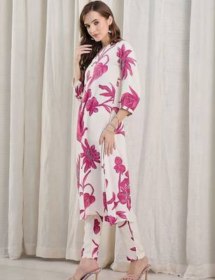 Women Floral Printed Regular Kurta with Trousers 2