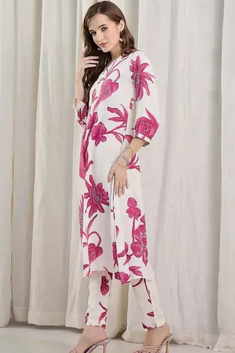 Women Floral Printed Regular Kurta with Trousers