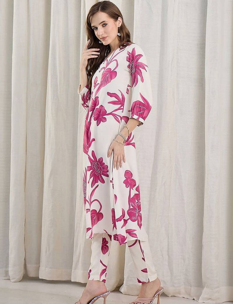 Women Floral Printed Regular Kurta with Trousers
