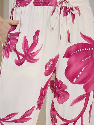 Women Floral Printed Regular Kurta with Trousers 3