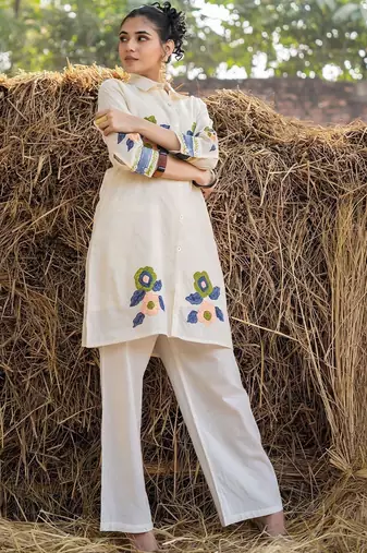 Women Floral Embroidered Regular Thread Work Pure Cotton Kurta with Palazzos