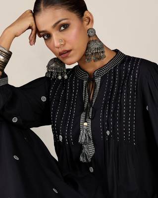 Women Ethnic Motifs Embroidered Panelled Thread Work Kurta with Trousers 1