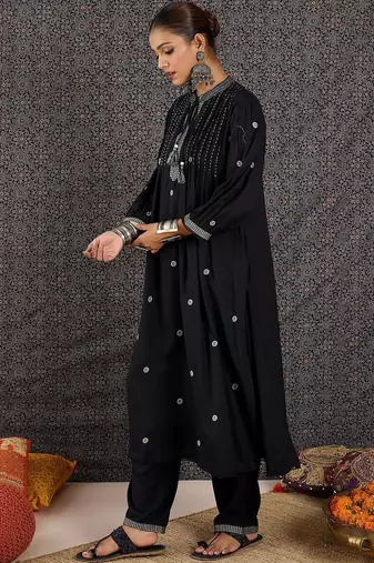 Women Ethnic Motifs Embroidered Panelled Thread Work Kurta with Trousers