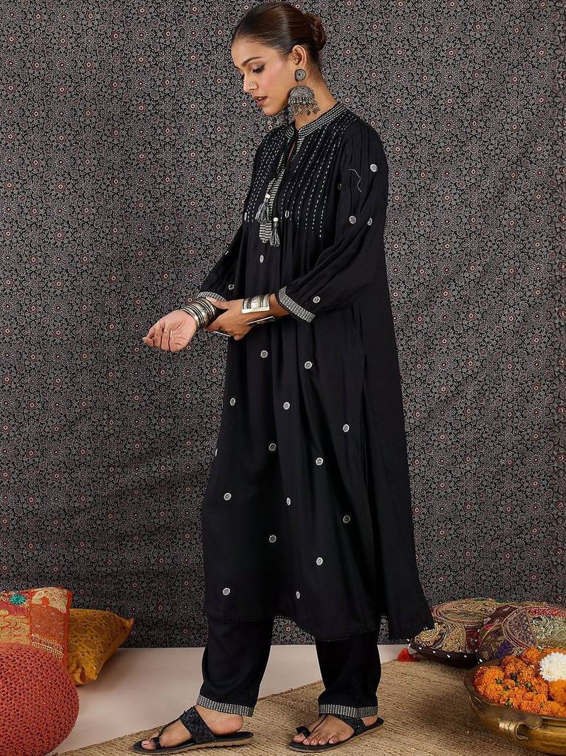 Women Ethnic Motifs Embroidered Panelled Thread Work Kurta with Trousers