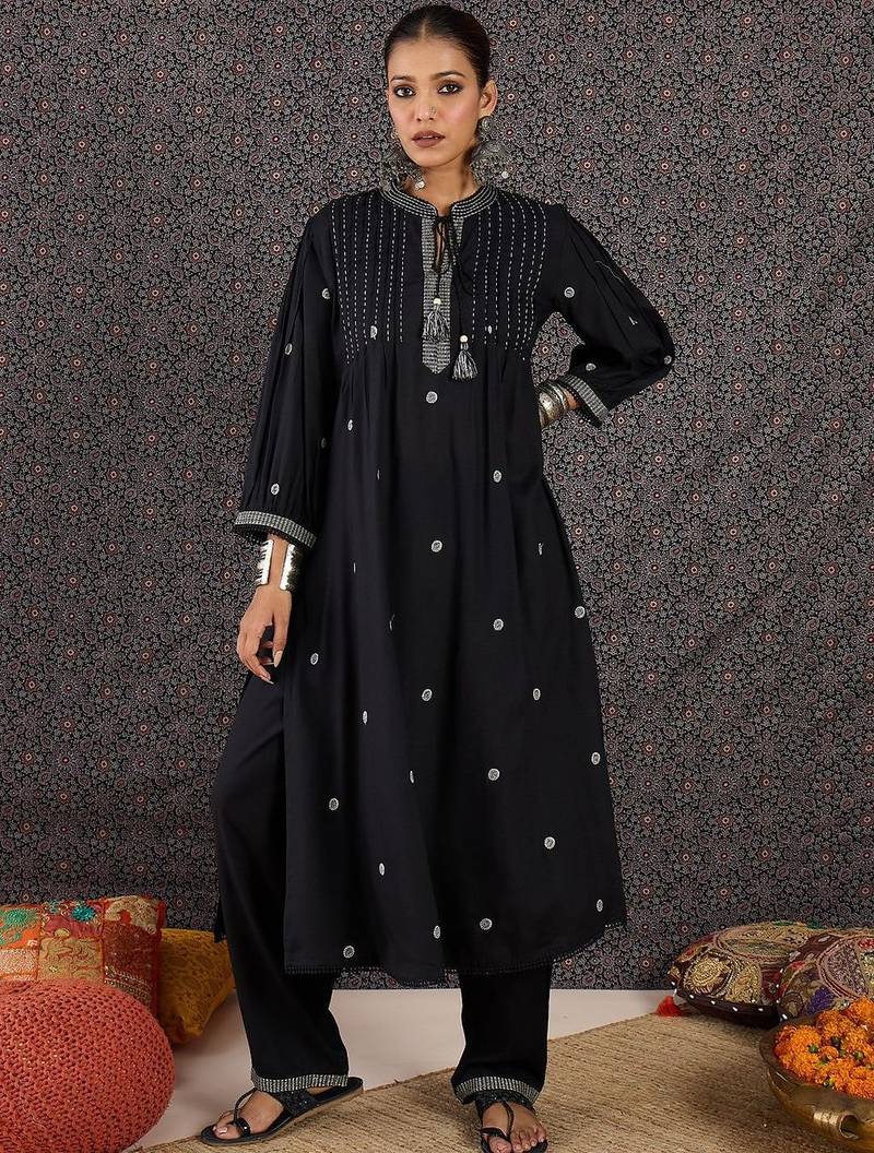 Women Ethnic Motifs Embroidered Panelled Thread Work Kurta with Trousers