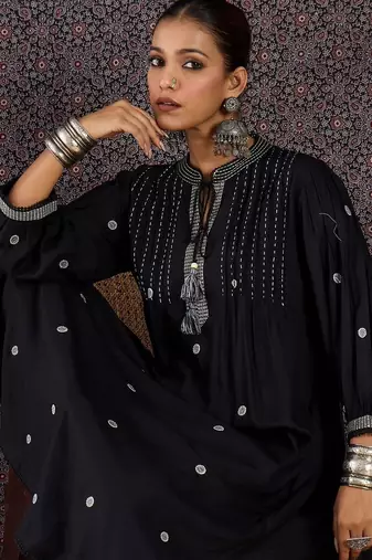Women Ethnic Motifs Embroidered Panelled Thread Work Kurta with Trousers