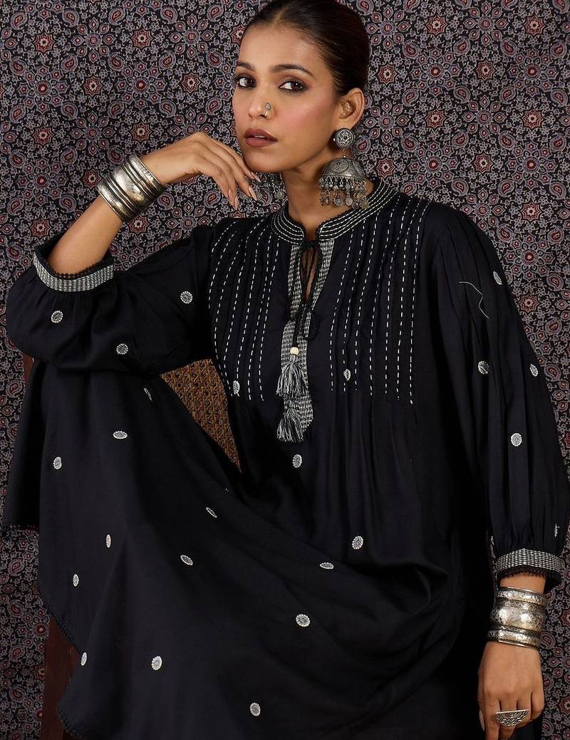 Women Ethnic Motifs Embroidered Panelled Thread Work Kurta with Trousers