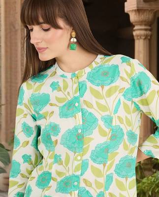 Women Floral Printed Regular Kurta with Trousers 1