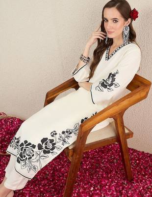Women Floral Embroidered Regular Thread Work Kurta with Trousers 2