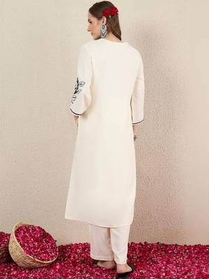 Women Floral Embroidered Regular Thread Work Kurta with Trousers 4