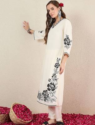 Women Floral Embroidered Regular Thread Work Kurta with Trousers 5