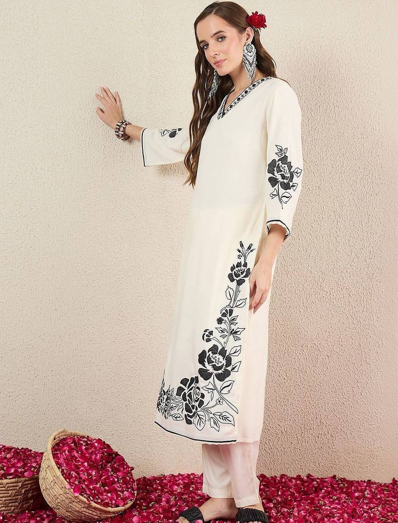 Women Floral Embroidered Regular Thread Work Kurta with Trousers