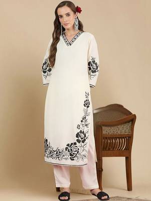 Women Floral Embroidered Regular Thread Work Kurta with Trousers 6