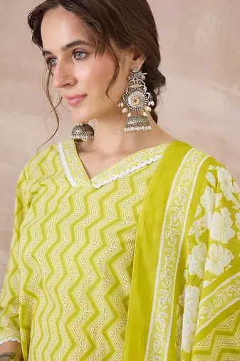 Women Printed Regular Pure Cotton Kurta with Trousers & With Dupatta