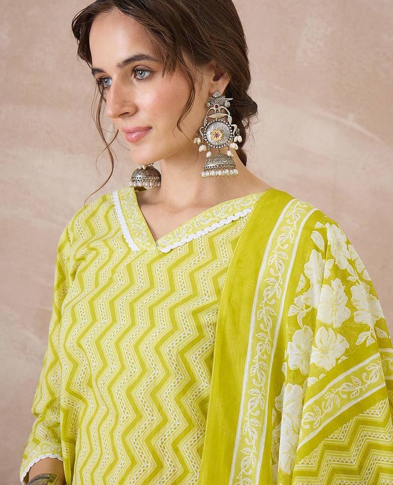 Women Printed Regular Pure Cotton Kurta with Trousers & With Dupatta