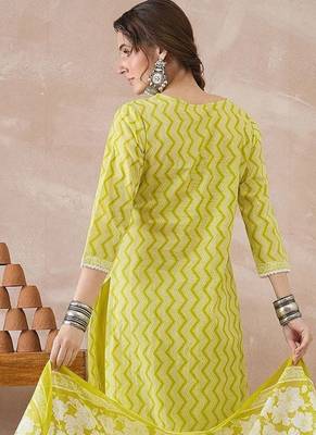 Women Printed Regular Pure Cotton Kurta with Trousers & With Dupatta 4