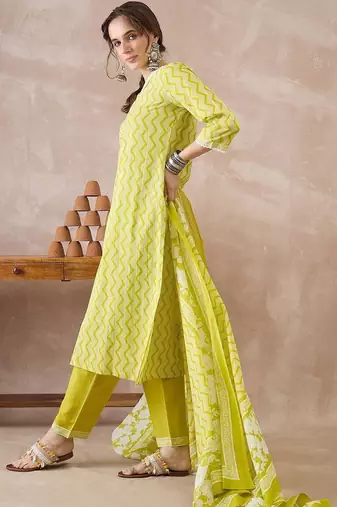 Women Printed Regular Pure Cotton Kurta with Trousers & With Dupatta