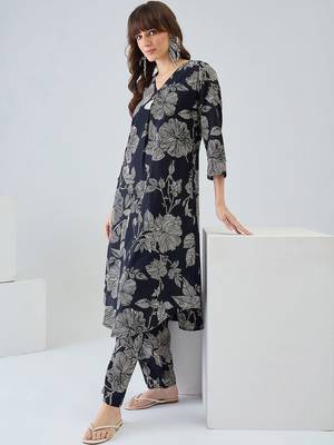 Women Floral Printed Regular Pure Cotton Kurta with Trousers 2