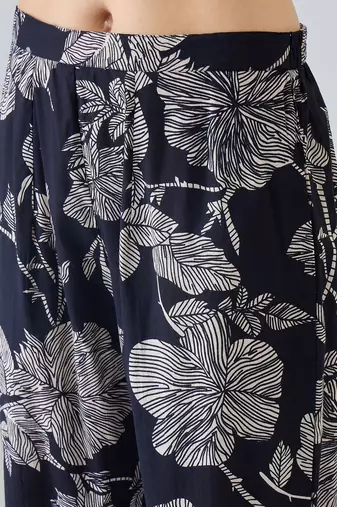 Women Floral Printed Regular Pure Cotton Kurta with Trousers