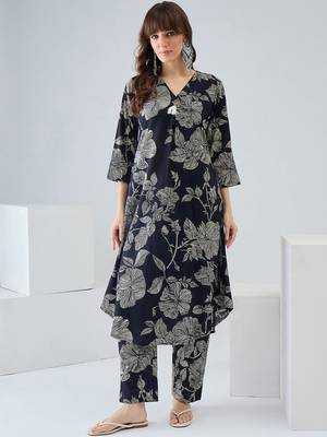 Women Floral Printed Regular Pure Cotton Kurta with Trousers 6