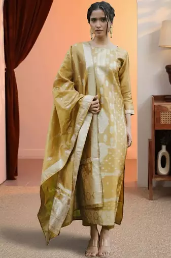 Women Regular Kurta with Trousers & With Dupatta