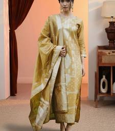 Women Regular Kurta with Trousers & With Dupatta