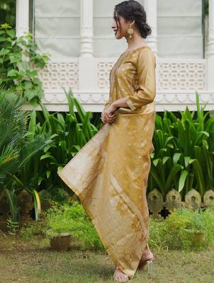 Women Regular Kurta with Trousers & With Dupatta 4