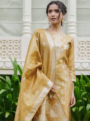 Women Regular Kurta with Trousers & With Dupatta 5