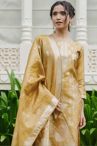 Women Regular Kurta with Trousers & With Dupatta